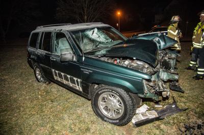 Murrhardt: Mit Gelaendewagen gegen Schildermast - Fahrer unangeschnallt - Lebensgefahr